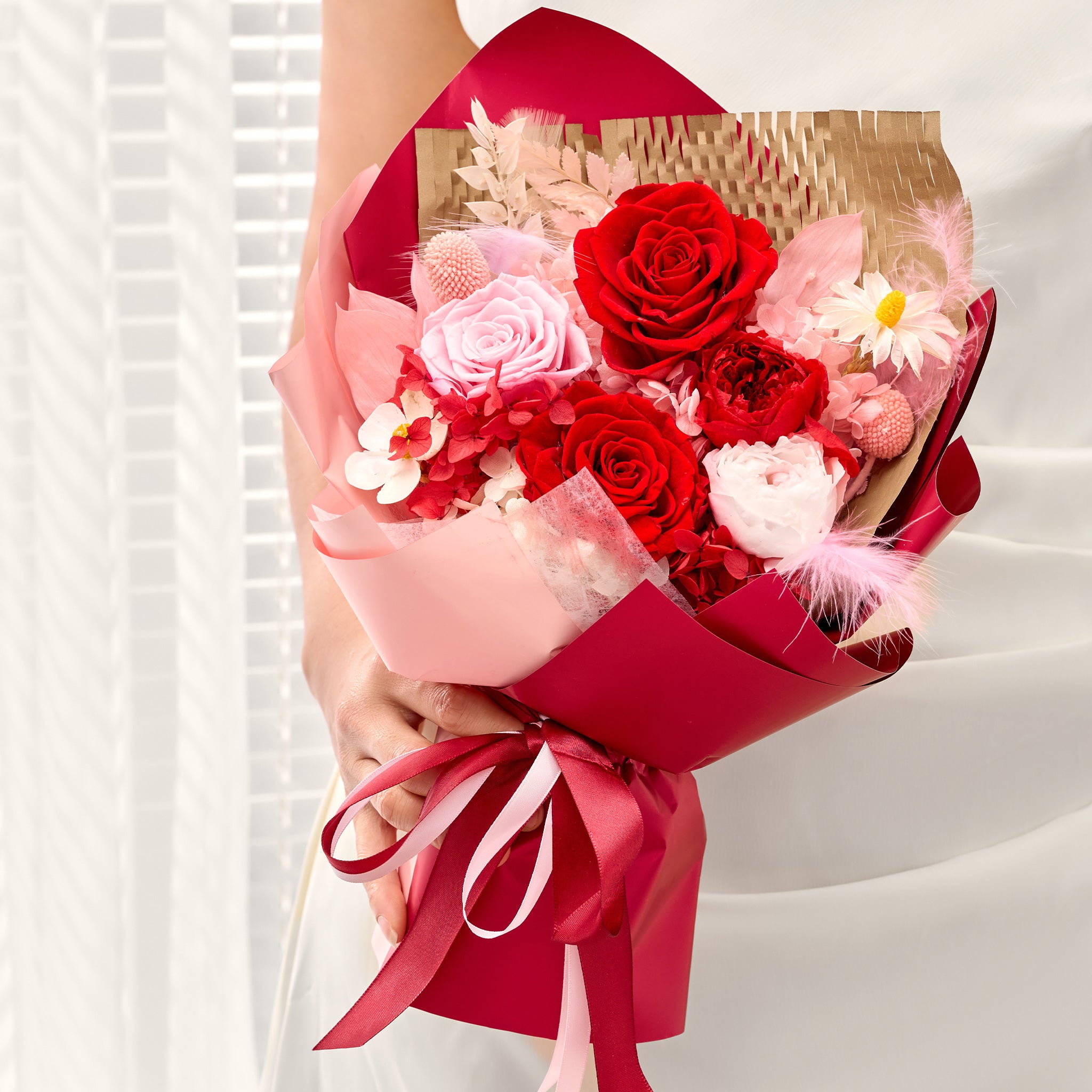 Bianca (3 Roses & 2 Austin Roses)