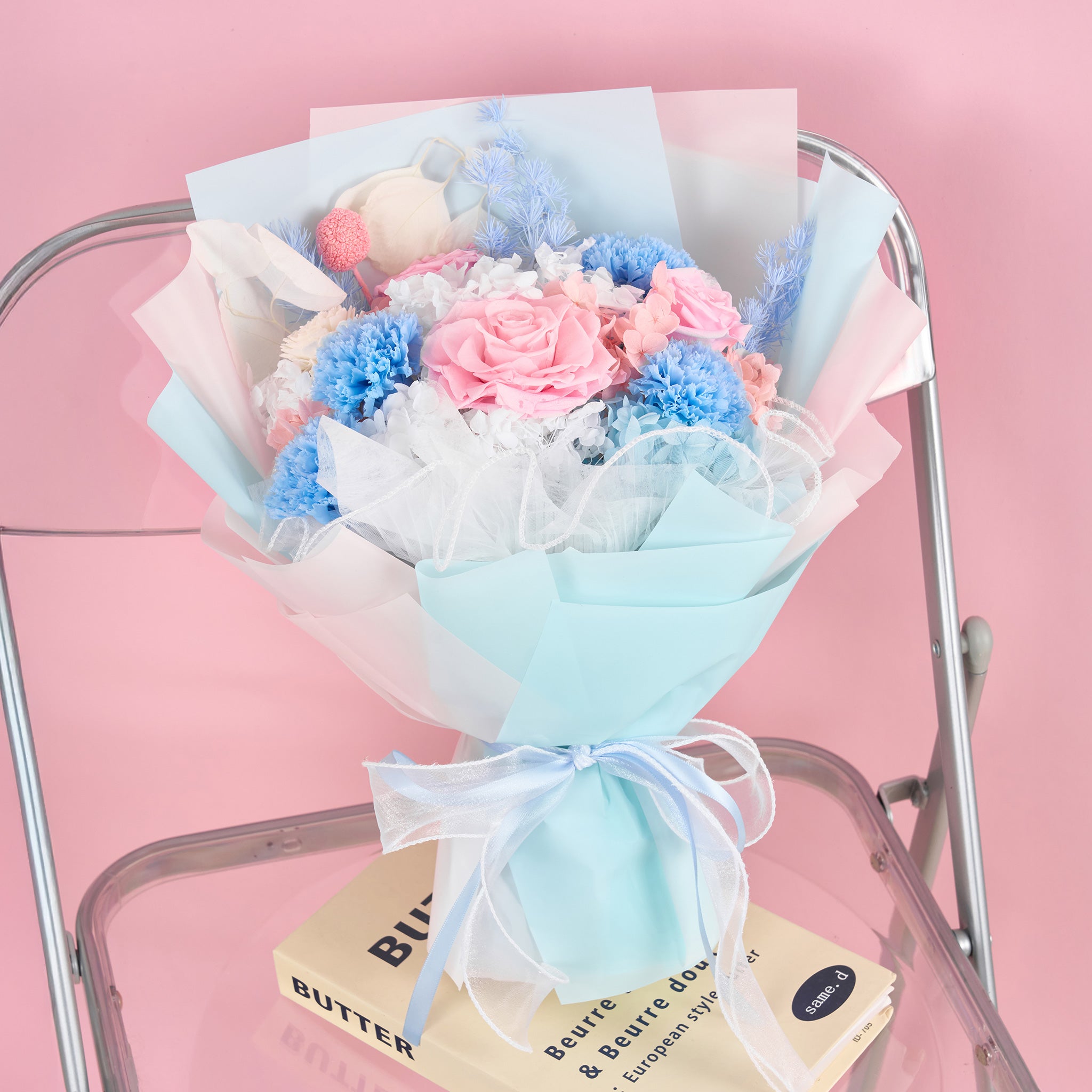 Mila (3 Roses and 4 Carnations)