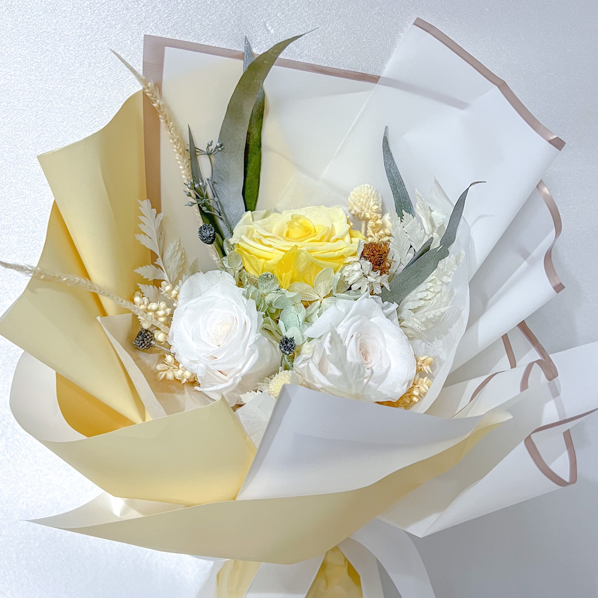 Sunshine (3 Roses) – Pastel Yellow