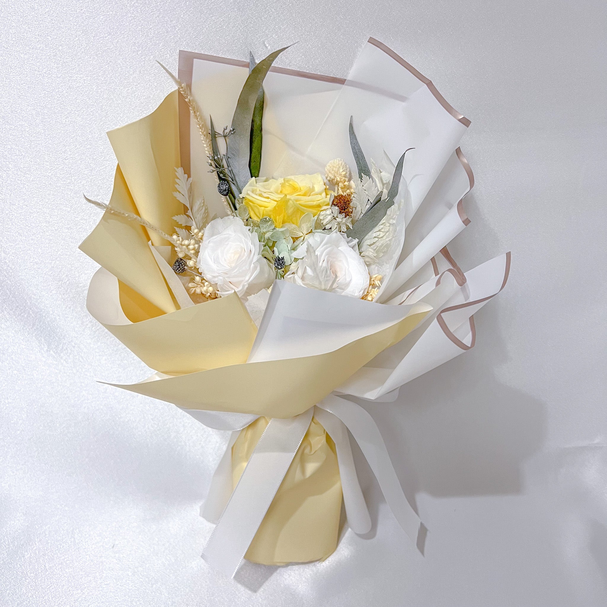 Sunshine (3 Roses) – Pastel Yellow